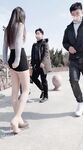 尤物反差婊，推特頂級美腿蜜臀小網紅-LC小狐狸 色女的膽子都是這么大嗎？公共場合如此暴露，大爺們的眼睛都翻直了