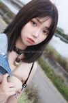 推特極品反差婊『小妮子』攜雙閨蜜極限露出 戶外全裸 野戰跪舔 黑絲啪啪 高清 Lunana第二彈