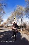 重磅推薦！淫盪肥臀人妻母狗【見過騷的 沒見過這么騷的】喜歡戶外露出，喜歡被很多男人操