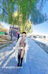 重磅推薦！淫盪肥臀人妻母狗【見過騷的 沒見過這么騷的】喜歡戶外露出，喜歡被很多男人操